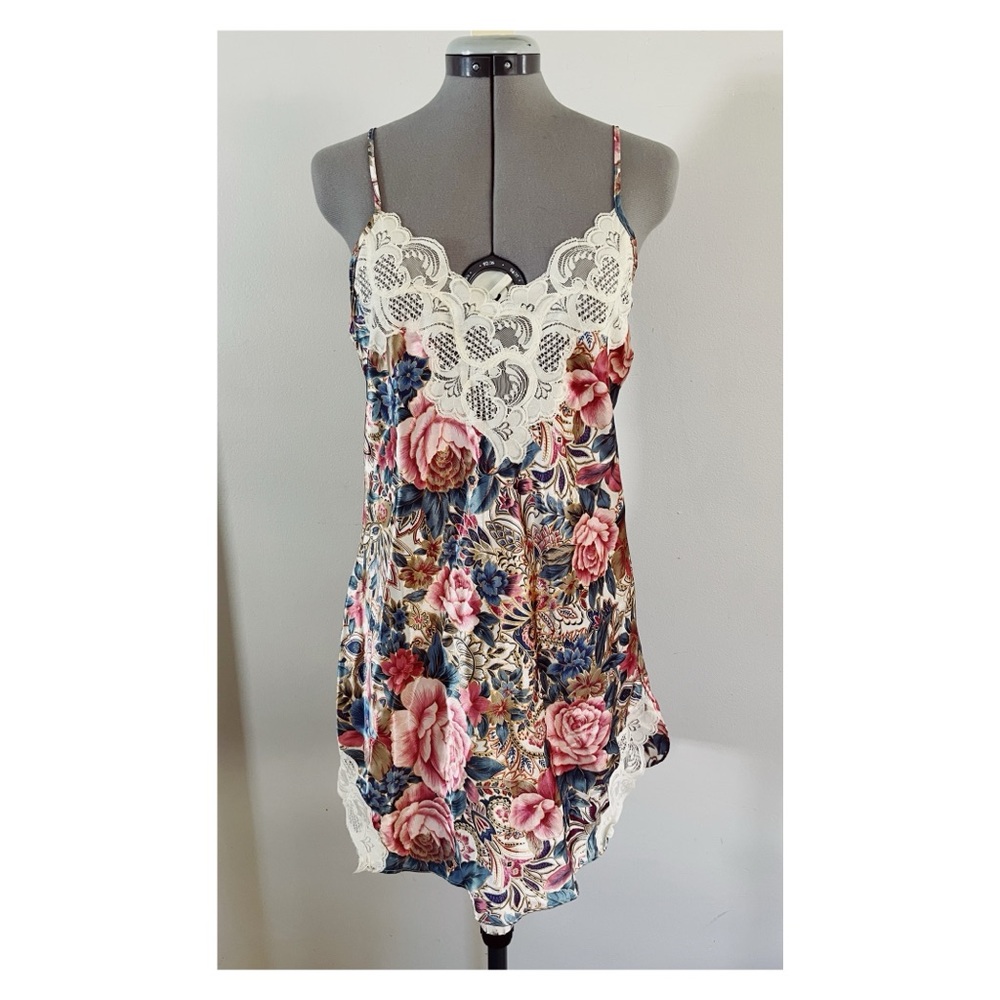 VTG Victoria's Secret Sz M Gold Label Floral Paisley Lace Trim Satin Chemise